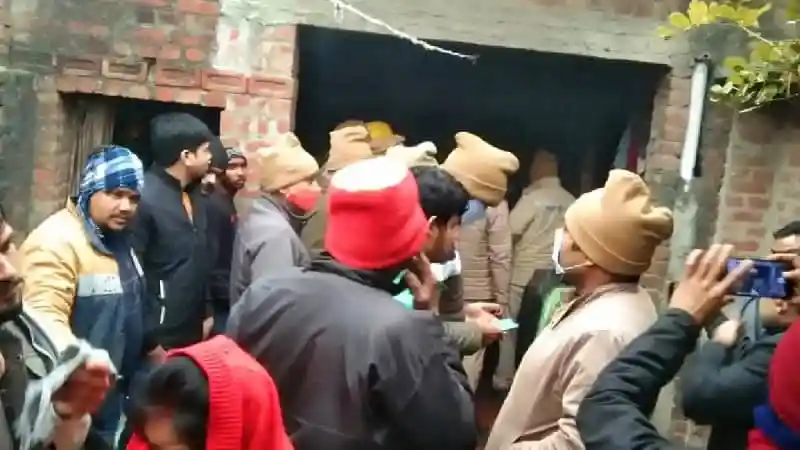 জনপ্রতিনিধি ও স্থানীয়রা ঘটনাস্থলে উপস্থিত, তদন্ত শুরু. Channel i News - চ্যানেল আই নিউজ