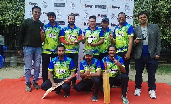 ক্রিকেট দলের সদস্যরা ট্রফি ও ব্যাট হাতে উদযাপন করছে. Channel i News - চ্যানেল আই নিউজ