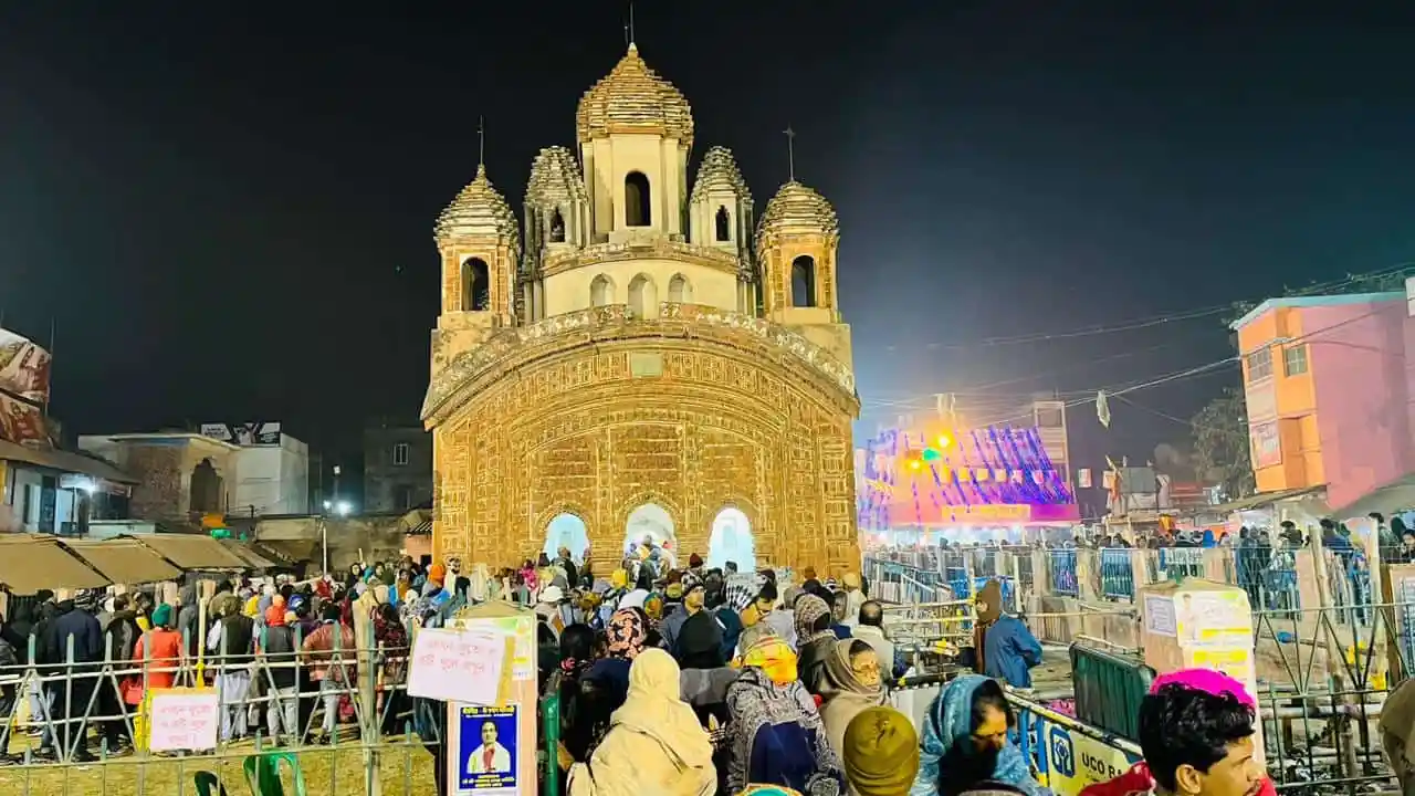 চট্টগ্রামের চন্দননগর মন্দিরের সুন্দর দৃশ্য, রাতে আলোকসজ্জা সহ. Channel i News - চ্যানেল আই নিউজ