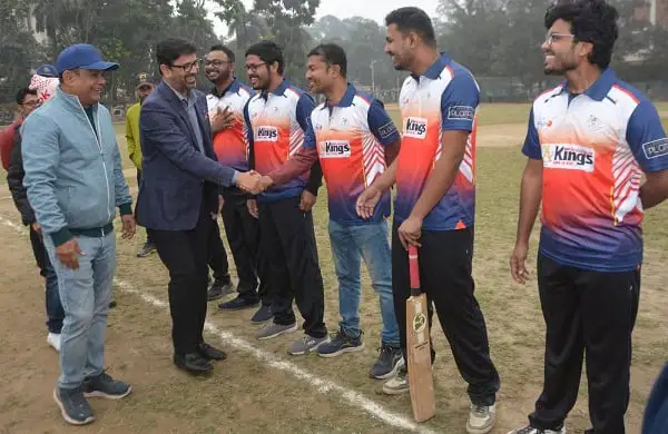 বিএসজেএ মিডিয়া কাপের মাঠে ক্রিকেট খেলা চলাকালে অতিথি ও খেলোয়াড়দের শুভেচ্ছা বিনিময়. Channel i News - চ্যানেল আই নিউজ