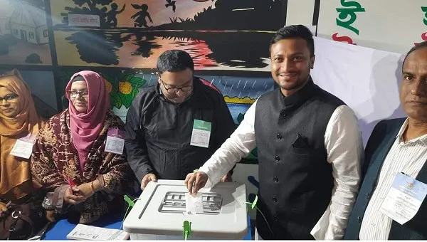 সাকিব প্রথমবারের মতো বাবা-বোনের সঙ্গে ভোট দিলেন. Channel i News - চ্যানেল আই নিউজ