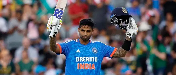 ভারতীয় ক্রিকেটার সূর্যকুমার যাদব টেস্ট জেতার পর উল্লাসে ব্যাট উঁচু করে ধরা. Channel i News - চ্যানেল আই নিউজ