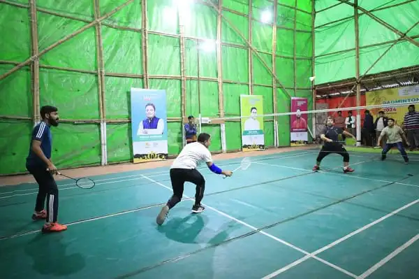 ব্যাডমিন্টন খেলছেন তামাই ক্লাবের সদস্যরা, আনন্দময় পরিবেশ. Channel i News - চ্যানেল আই নিউজ