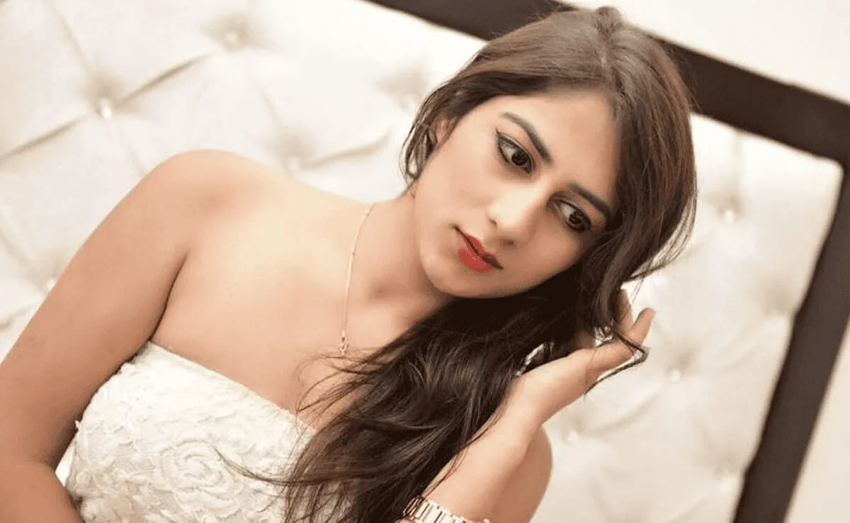 সৌন্দর্যবর্ধক নারী মডেলের ছবি, সুন্দর চেহারা ও স্টাইলিশ লুক. Channel i News - চ্যানেল আই নিউজ