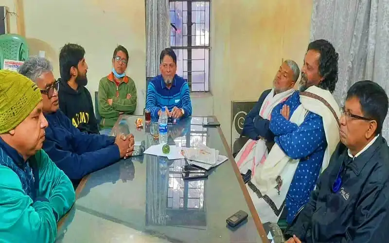 বৈঠকে অংশ নেওয়া ব্যক্তিরা আলোচনা করছেন. Channel i News - চ্যানেল আই নিউজ