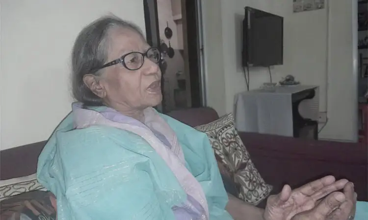 বয়সী নারী একজনের সঙ্গে আলোচনা করছেন, চ্যানেল আই অনলাইন. Channel i News - চ্যানেল আই নিউজ