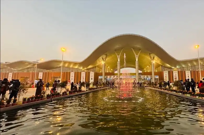 প্রধানমন্ত্রী শেখ হাসিনা বাণিজ্য মেলার উদ্বোধন করছেন. Channel i News - চ্যানেল আই নিউজ