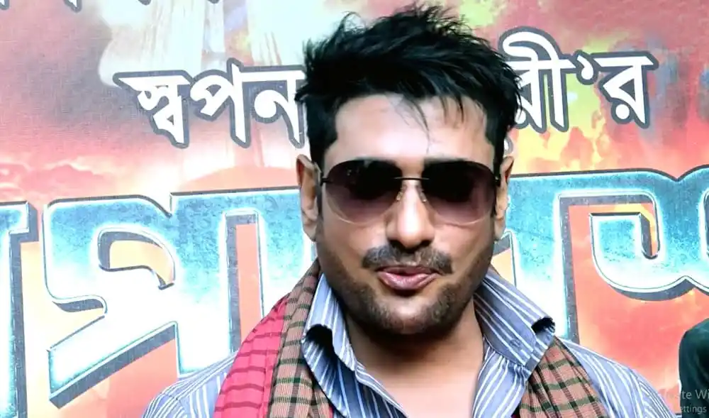 অনন্তের স্টাইলিশ লুক, sunglasses ও casual পোশাকের ছবি. Channel i News - চ্যানেল আই নিউজ