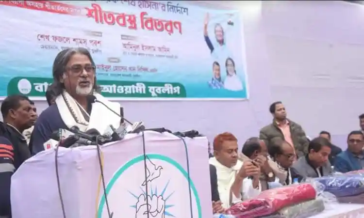 শেখ পরশ নির্বাচনী সভায় বক্তব্য দিচ্ছেন, পাশে বিভিন্ন নেতা ও কর্মী. Channel i News - চ্যানেল আই নিউজ