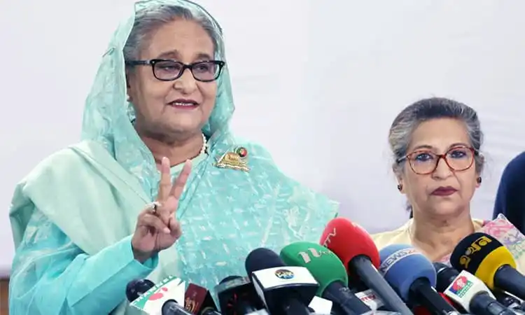 প্রেস কনফারেন্সে শেখ হাসিনা গণমাধ্যমের সামনে ভাষণ দিচ্ছেন. Channel i News - চ্যানেল আই নিউজ