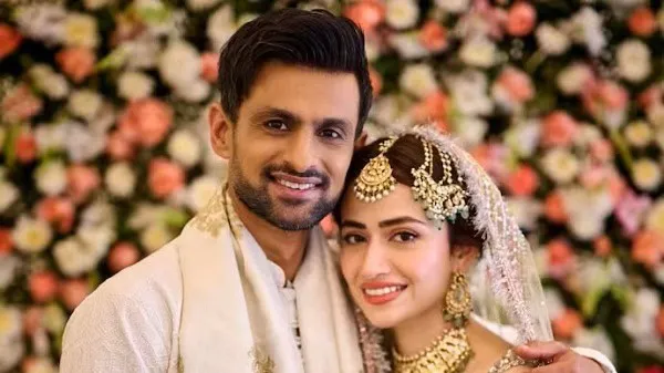 শোয়েব মালিক ও তার স্ত্রী বিয়ের অনুষ্ঠানে হাসিমুখে. Channel i News - চ্যানেল আই নিউজ