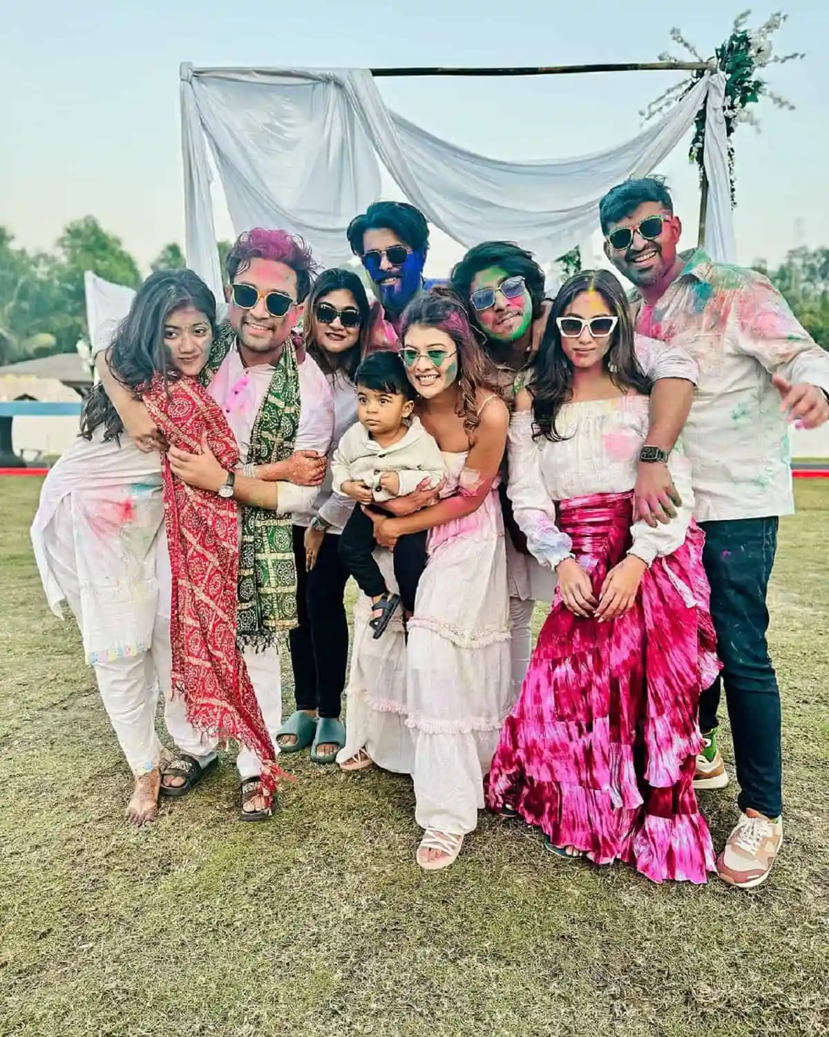 বন্ধুদের সঙ্গে রঙিন পহেলা বৈশাখ উদযাপন, সবাই হাসিমুখে. Channel i News - চ্যানেল আই নিউজ