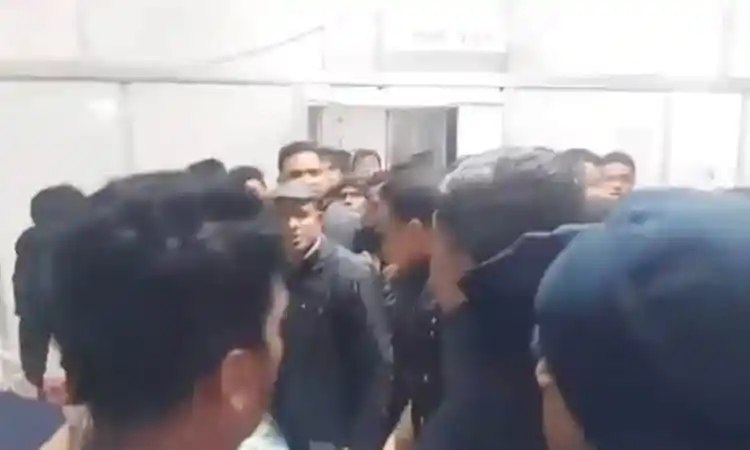 নিহত ছাত্রলীগ নেতাকর্মীদের স্মরণে শোকসভা ও সমাবেশের ছবি. Channel i News - চ্যানেল আই নিউজ