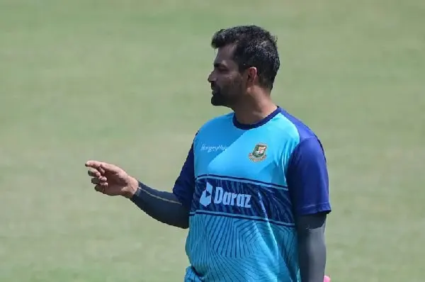 তামিম ইকবাল মাঠে ব্যাটিং প্রস্তুত, বাংলাদেশ ক্রিকেট দলের খেলোয়াড়. Channel i News - চ্যানেল আই নিউজ