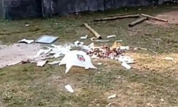 টাঙ্গাইলে ব্যালটবাক্সে আগুনের ঘটনা, কেন্দ্র স্থগিত. Channel i News - চ্যানেল আই নিউজ