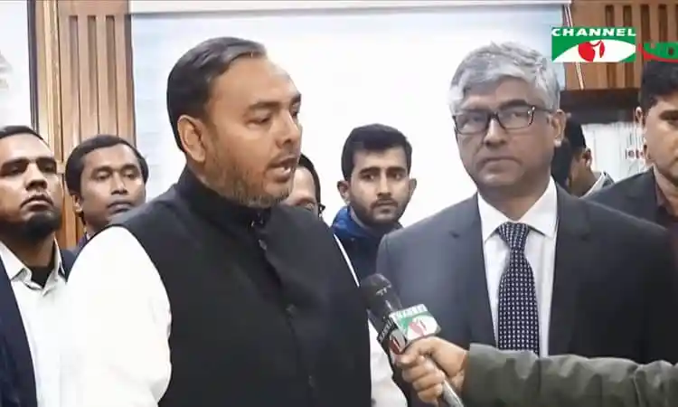 বাণিজ্য প্রতিমন্ত্রী নিত্যপণ্যের দাম নিয়ে সাংবাদিকদের সঙ্গে কথা বলছেন. Channel i News - চ্যানেল আই নিউজ