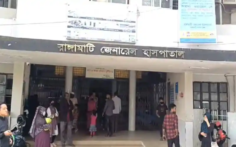 চ্যানেল আই অনলাইন অফিসে মানুষজন ভিড়. Channel i News - চ্যানেল আই নিউজ
