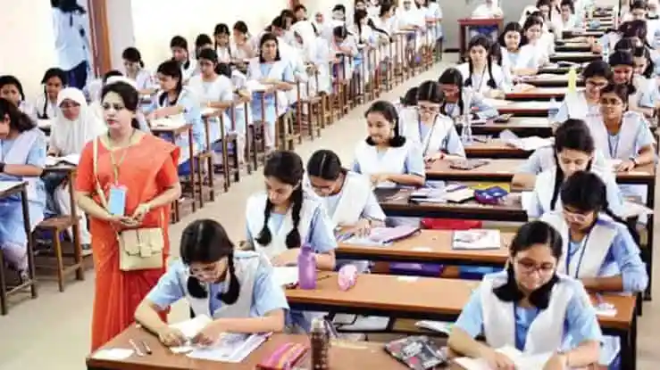 বাংলাদেশের স্কুলে এসএসসি পরীক্ষা শুরু, শিক্ষার্থীরা পরীক্ষার জন্য প্রস্তুত. Channel i News - চ্যানেল আই নিউজ