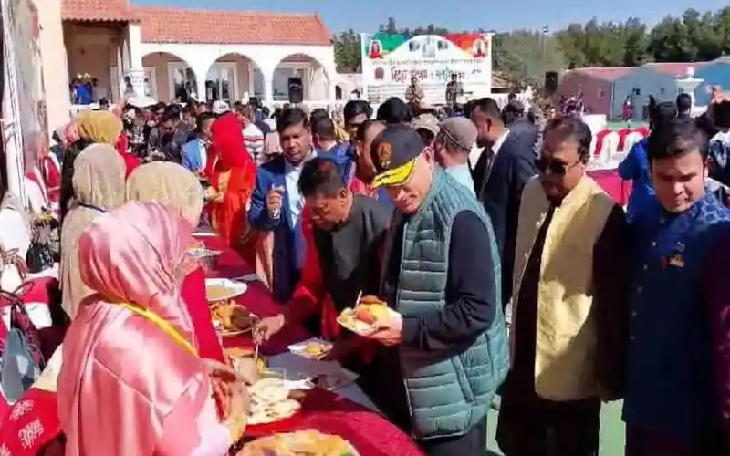 কুয়েতে বাংলাদেশী প্রবাসীরা আওয়ামী লীগ সরকার গঠনের খুশি উদযাপন করছে. Channel i News - চ্যানেল আই নিউজ