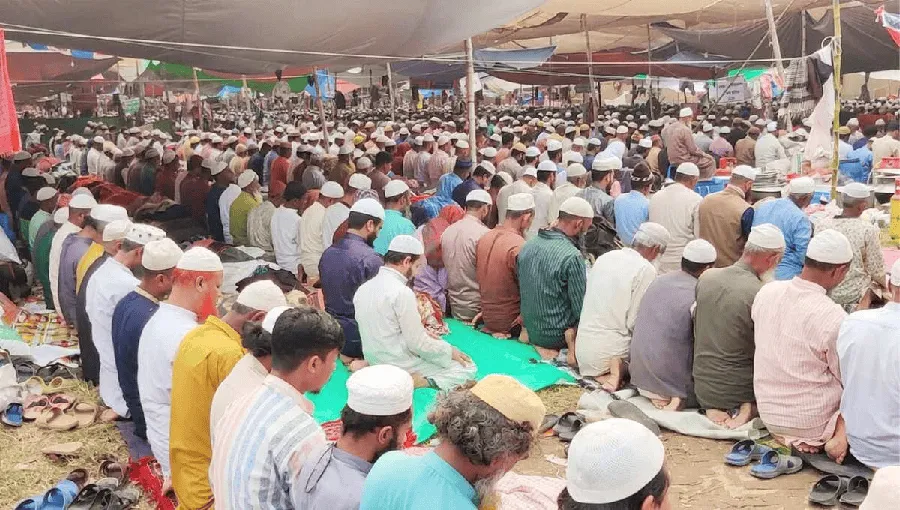 তুরাগ নদীর তীরে মুসল্লিদের বৃহৎ জামাতের দৃশ্য. Channel i News - চ্যানেল আই নিউজ