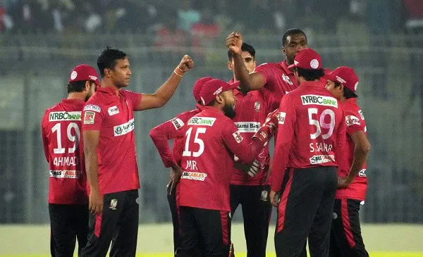 বাংলাদেশ ক্রিকেট দলের খেলোয়াড়রা মাঠে একত্রিত, উদযাপন করছে।. Channel i News - চ্যানেল আই নিউজ
