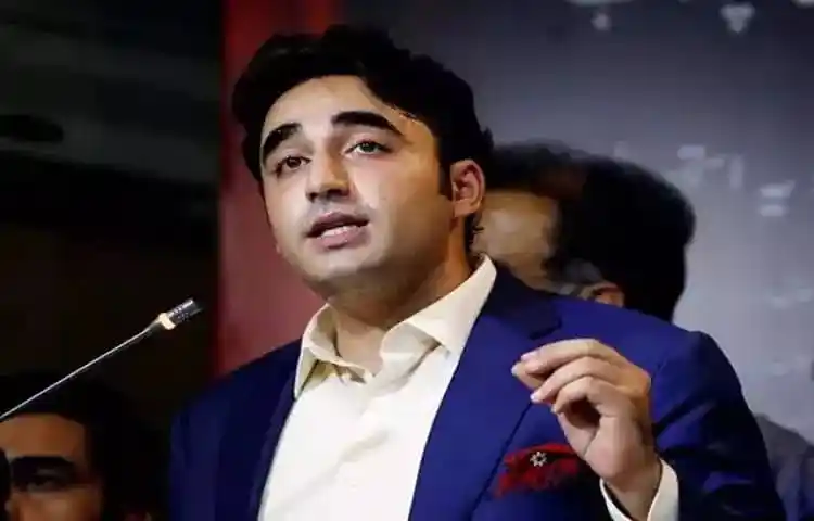 পিএমএল-এন নেতা বক্তৃতা দিচ্ছেন, সংবাদ সম্মেলনে. Channel i News - চ্যানেল আই নিউজ