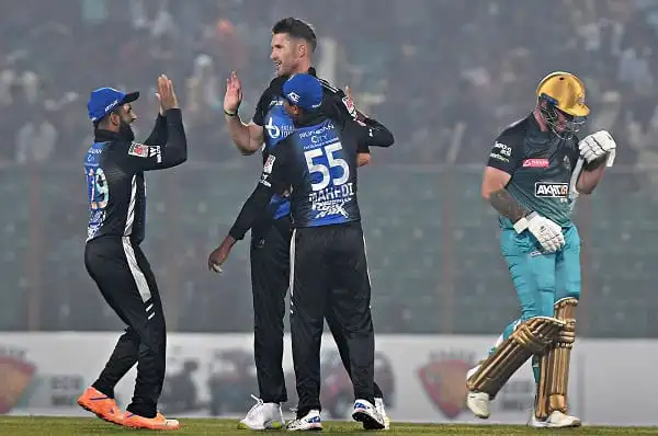 রংপুরের ক্রিকেটাররা উল্লাসে একে অপরকে শুভেচ্ছা জানাচ্ছেন. Channel i News - চ্যানেল আই নিউজ