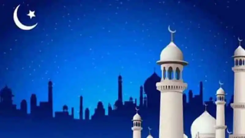 শবে বরাতের রাতে আকাশে চাঁদ ও মসজিদের silhouette. Channel i News - চ্যানেল আই নিউজ
