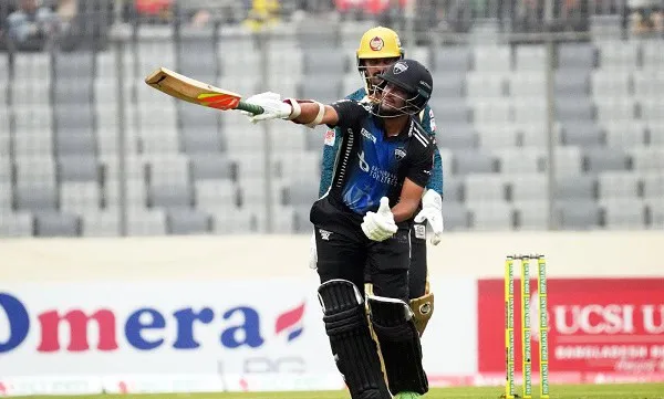 বাংলাদেশি ক্রিকেটার সাকিব আল হাসান ব্যাটিং করছেন. Channel i News - চ্যানেল আই নিউজ