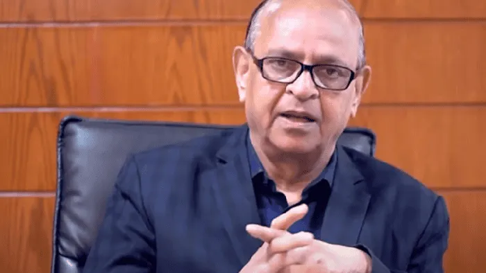স্বাস্থ্যমন্ত্রী মানুষের চিকিৎসা সেবা নিশ্চিতের জন্য কাজের পরিকল্পনা ব্যাখ্যা করছেন. Channel i News - চ্যানেল আই নিউজ