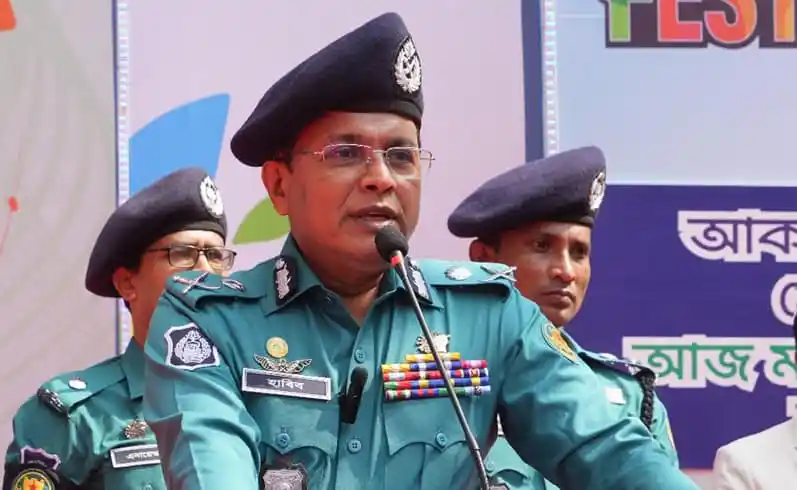 ডিএমপি কমিশনারের ভাষণ, পুলিশ সদস্যরা উপস্থিত. Channel i News - চ্যানেল আই নিউজ