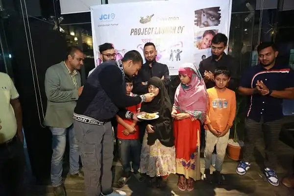 সিলেট স্ট্রাইকার্সের উদ্যোগে শিশুদের জন্য খাবার বিতরণ অনুষ্ঠান. Channel i News - চ্যানেল আই নিউজ