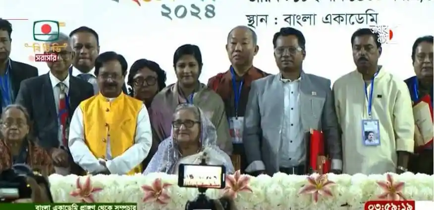 বাংলাদেশের প্রধানমন্ত্রী ১৬ গুণীজনকে সাহিত্য পুরস্কার প্রদান করছেন. Channel i News - চ্যানেল আই নিউজ