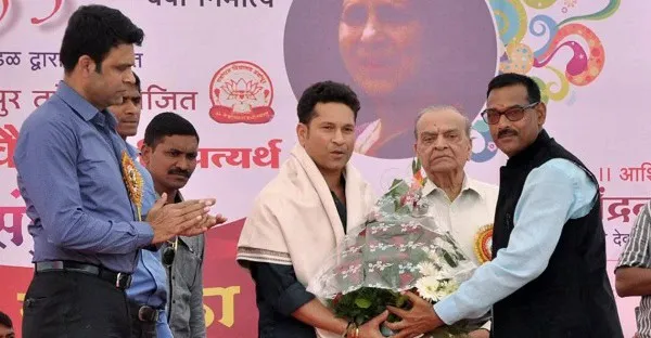 চ্যানেল আই অনলাইন এর অনুষ্ঠানে অতিথি ও অতিথিদের স্বাগত জানানো হচ্ছে. Channel i News - চ্যানেল আই নিউজ