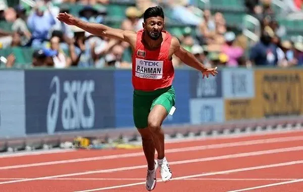 বাংলাদেশি অ্যাথলেট ইমরানুরের দৌড়ের মুহূর্ত, স্টেডিয়ামে প্রতিযোগিতা চলছে. Channel i News - চ্যানেল আই নিউজ