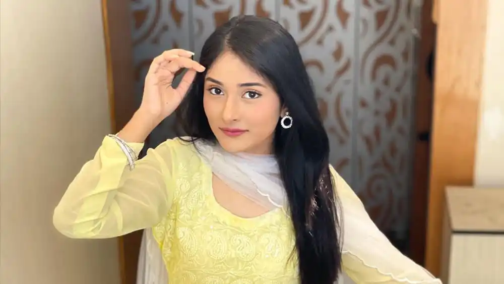 মেহজাবীনের ছোট বোন মালাইকা ছবি, সুন্দর পোশাক ও হাসিমুখ. Channel i News - চ্যানেল আই নিউজ