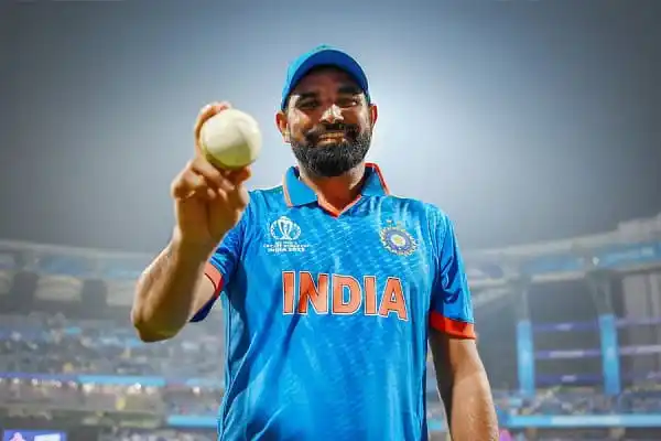 ভারতীয় ক্রিকেটার শামি আইপিএল শেষ, মাঠে হাসিমুখে ক্রিকেট বল হাতে. Channel i News - চ্যানেল আই নিউজ