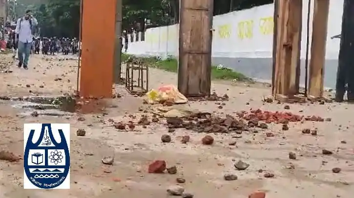 চবি ক্যাম্পাসে ছাত্রলীগের দুই গ্রুপের সংঘর্ষের দৃশ্য. Channel i News - চ্যানেল আই নিউজ