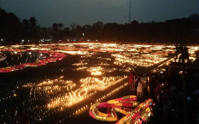 নড়াইলে লাখো মোমবাতি প্রজ্জ্বলন করে ভাষা শহীদদের স্মরণ. Channel i News - চ্যানেল আই নিউজ