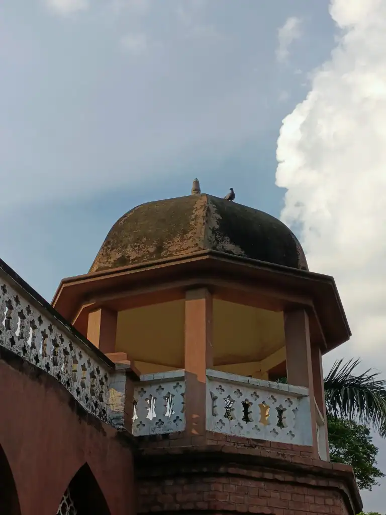 কার্জন হলের ঐতিহাসিক গম্বুজ ও তার চারপাশের আকাশ. Channel i News - চ্যানেল আই নিউজ