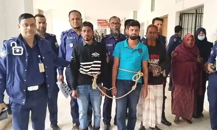 নিহত কৃষকের পরিবারের সদস্য ও পুলিশ সদস্যরা আদালত ভবনে উপস্থিত. Channel i News - চ্যানেল আই নিউজ