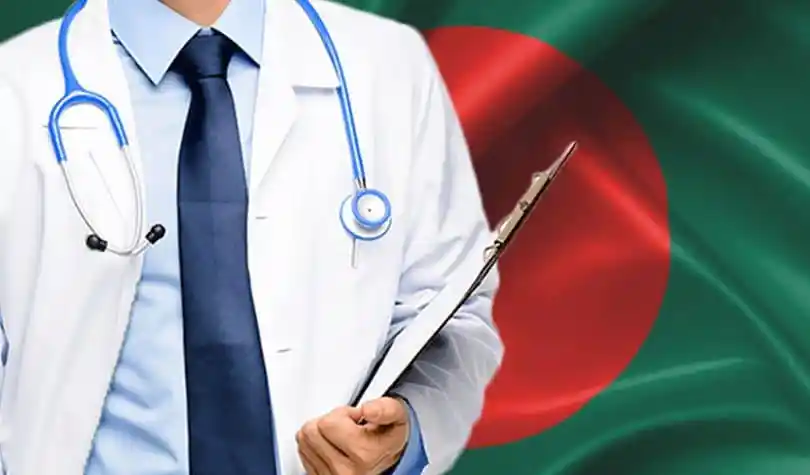 ডাক্তার হাতে ক্লিপবোর্ড নিয়ে বাংলাদেশের পতাকার পেছনে. Channel i News - চ্যানেল আই নিউজ