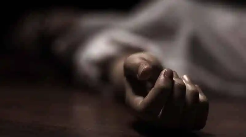 হোটেলে যুবকের অস্বাভাবিক মৃত্যুর ছবি, মৃতদেহ পড়ে আছে. Channel i News - চ্যানেল আই নিউজ
