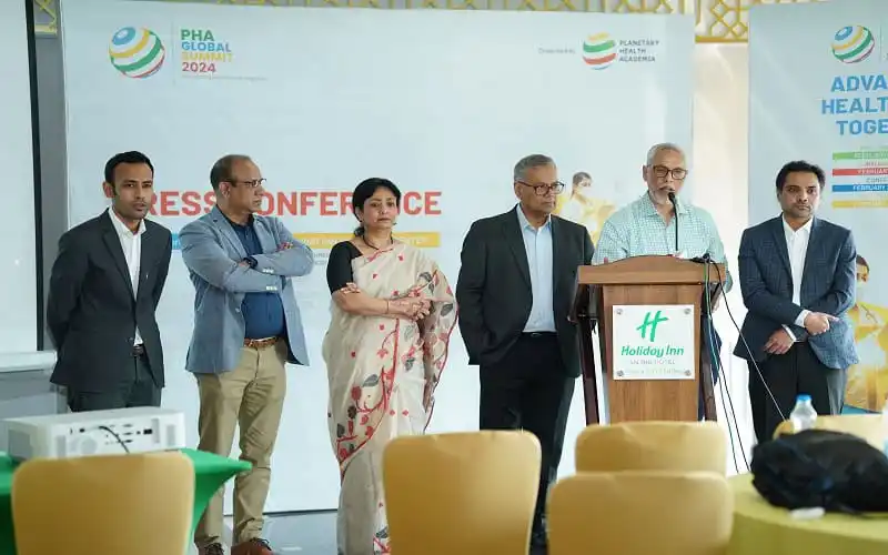 প্ল্যানেটারি হেলথ একাডেমিয়ার পিএইচএ গ্লোবাল সামিট ২০২৪ এর উদ্বোধনী অনুষ্ঠানে বক্তারা. Channel i News - চ্যানেল আই নিউজ