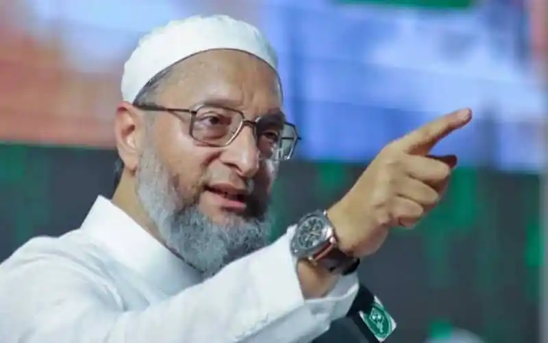 নেতা মোহাম্মদ নাসিম বক্তৃতা দিচ্ছেন, পাঞ্জাবি ও টুপি পরা. Channel i News - চ্যানেল আই নিউজ