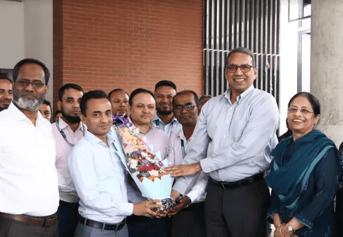 খুলনায় ইনসেপ্টা’র আধুনিক ডিপো উদ্বোধন অনুষ্ঠানে অতিথি ও কর্মকর্তাদের শুভেচ্ছা বিনিময়. Channel i News - চ্যানেল আই নিউজ