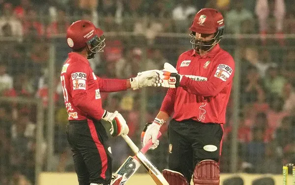 বাংলাদেশ ক্রিকেটাররা জোড়া আঘাতের পর একে অপরকে শুভেচ্ছা জানাচ্ছেন. Channel i News - চ্যানেল আই নিউজ