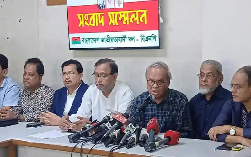 রুহুল কবির রিজভী সংবাদ সম্মেলনে বক্তব্য দিচ্ছেন. Channel i News - চ্যানেল আই নিউজ