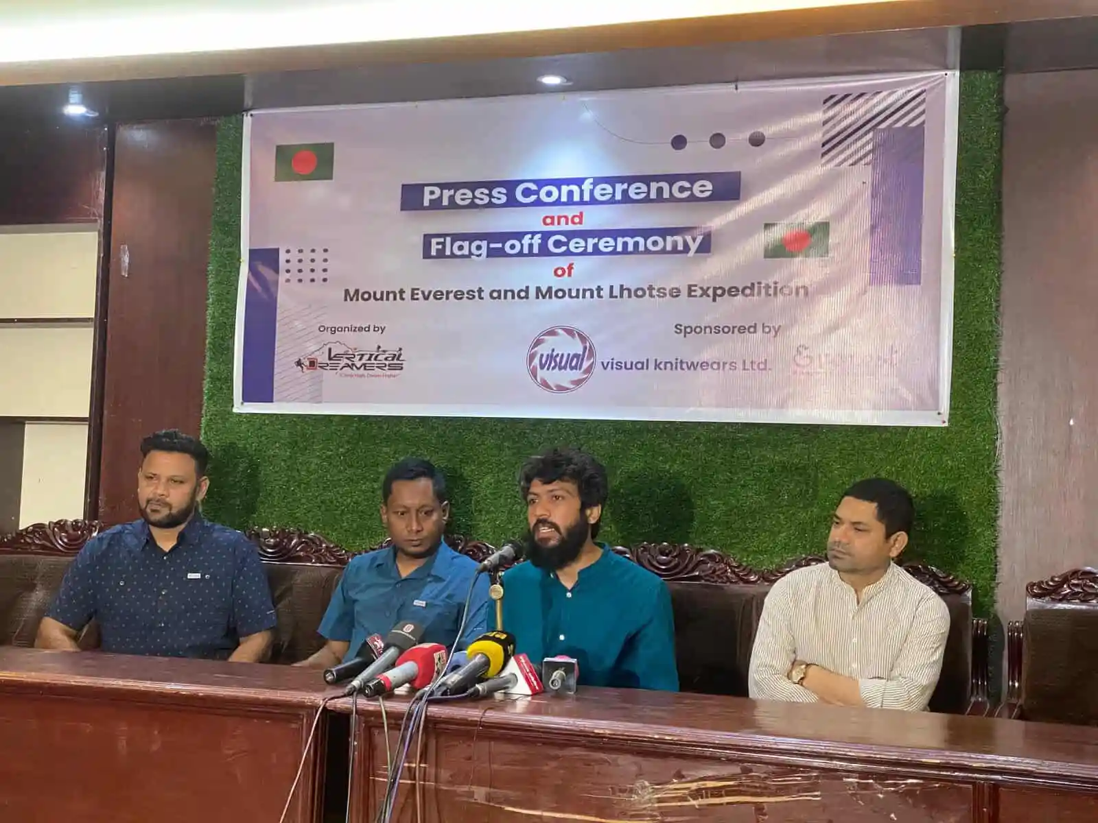 মাউন্ট এভারেস্ট ও লোৎসে অভিযানের জন্য প্রেস কনফারেন্স অনুষ্ঠিত. Channel i News - চ্যানেল আই নিউজ