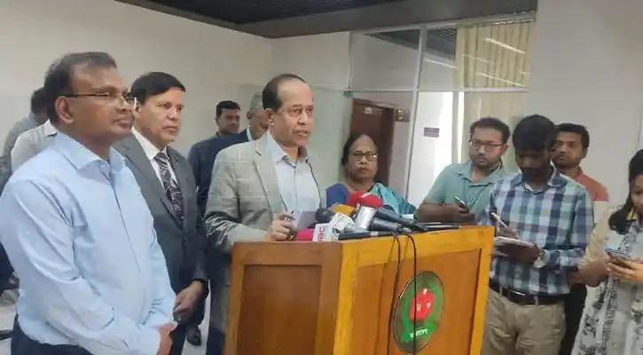 সিইসি নির্বাচন পরবর্তী সংবাদ সম্মেলনে বক্তব্য দিচ্ছেন. Channel i News - চ্যানেল আই নিউজ